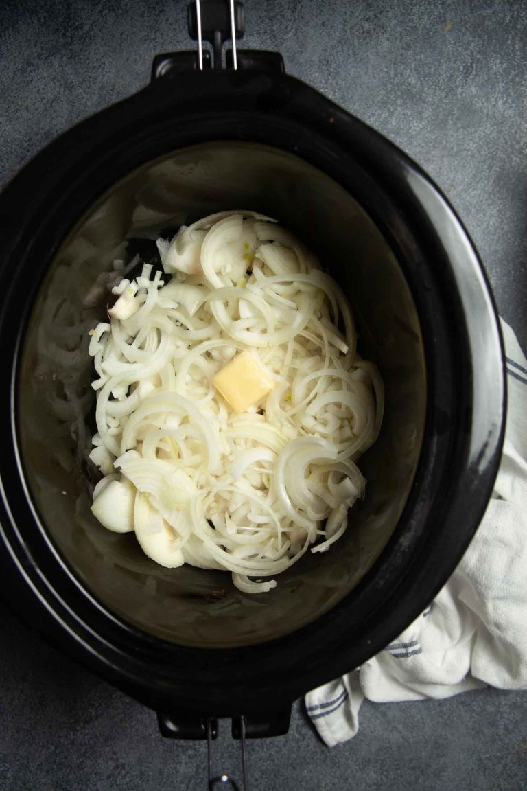 https://www.healthy-delicious.com/wp-content/uploads/2021/08/slow-cooker-caramelized-onions-2-768x1152.jpg