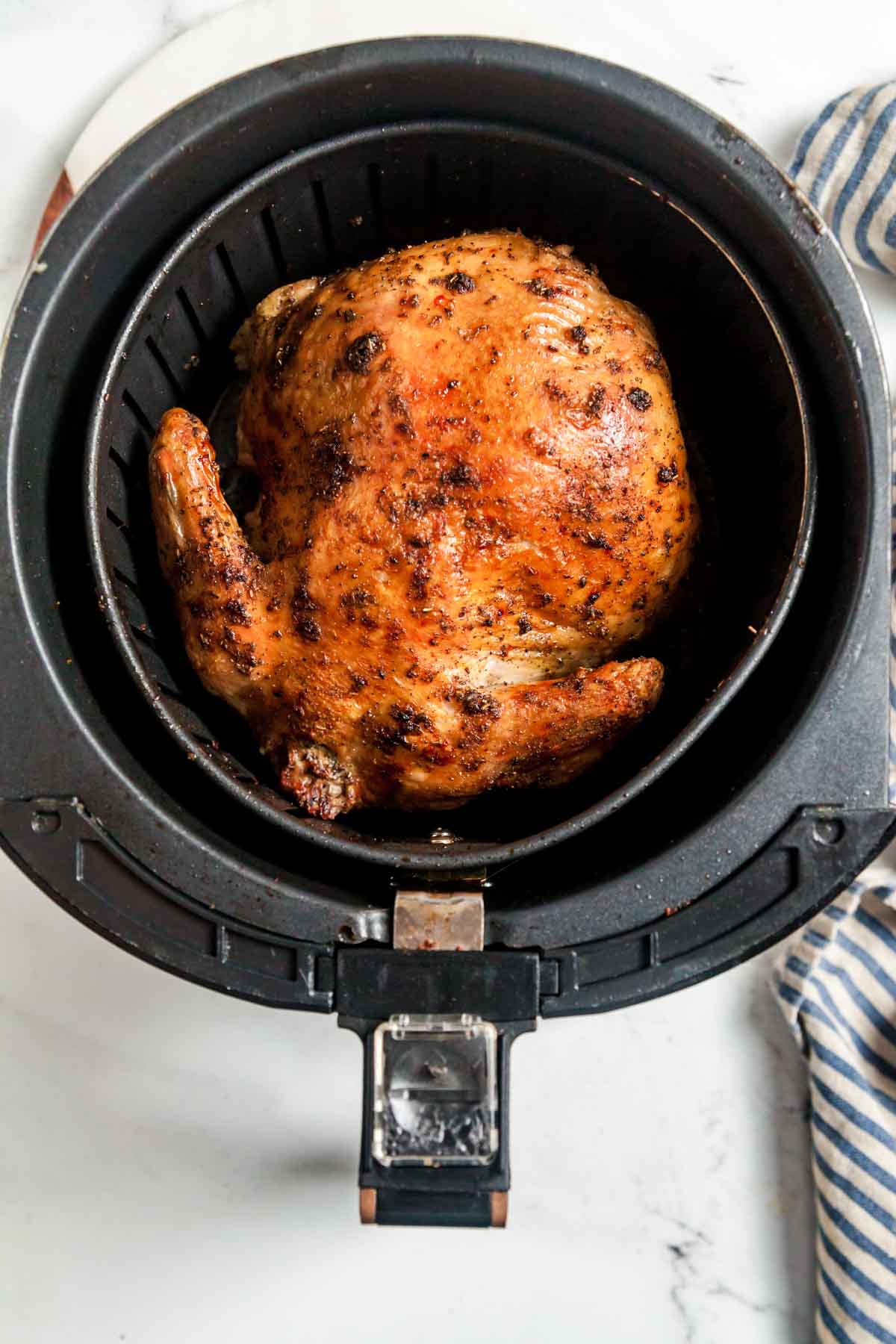 https://www.healthy-delicious.com/wp-content/uploads/2021/10/air-fryer-roast-chicken-3.jpg