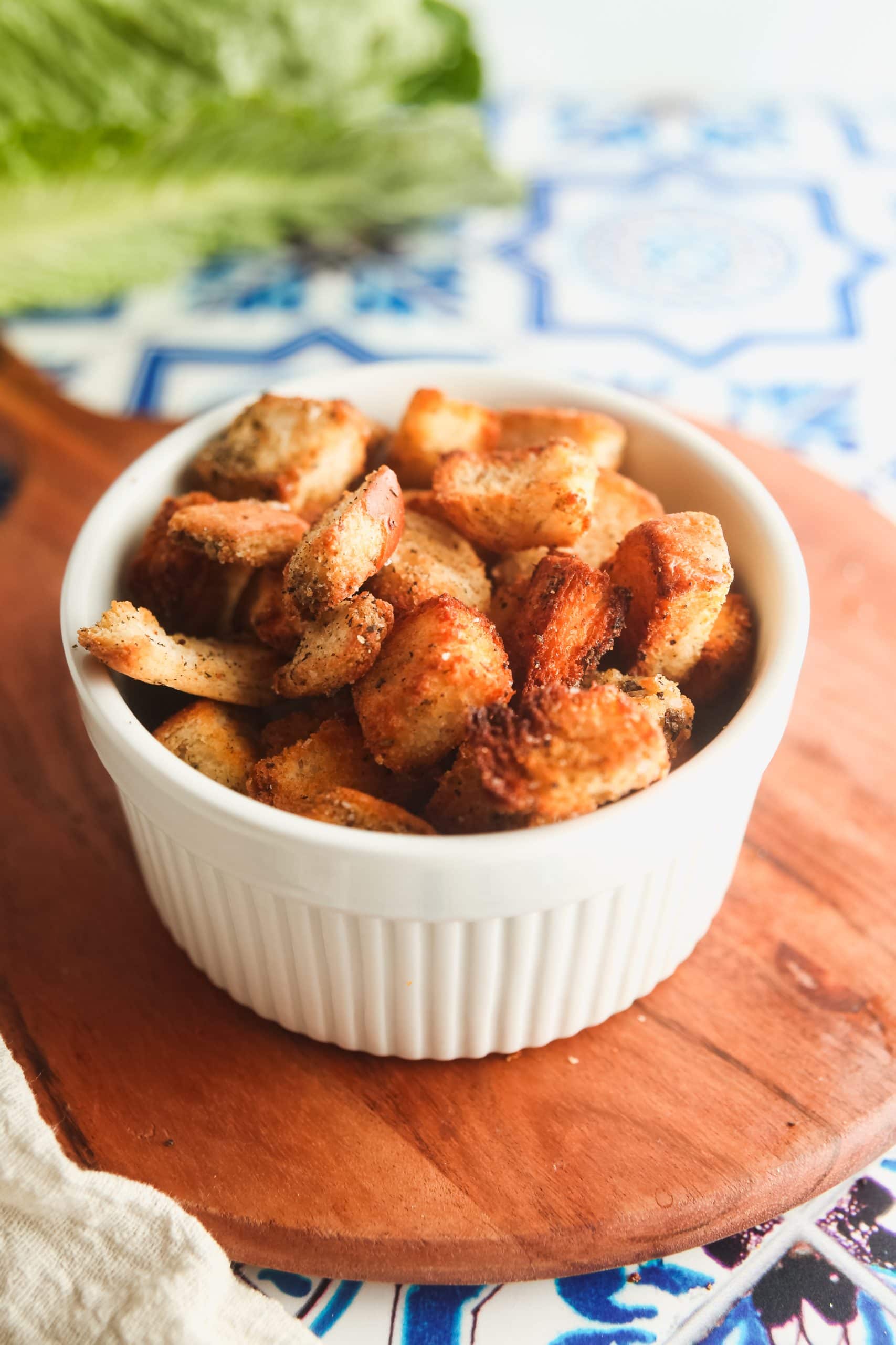 https://www.healthy-delicious.com/wp-content/uploads/2023/01/air-fryer-croutons-7-scaled.jpg